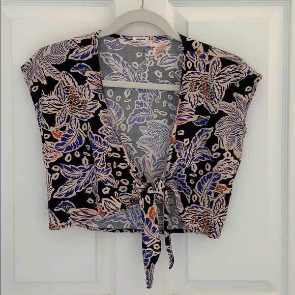 🌺Cute Tops Bundle🌺 - Picture 2 of 6